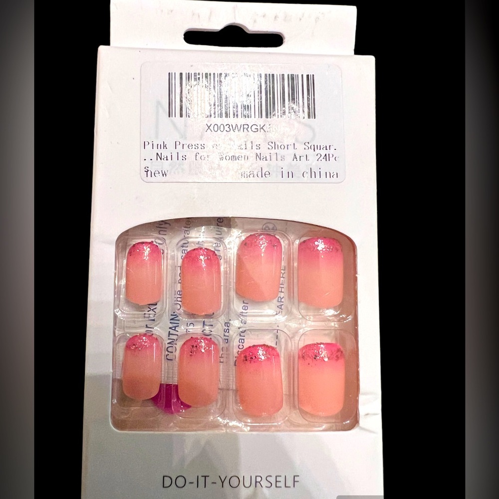 NWT press on nails‎